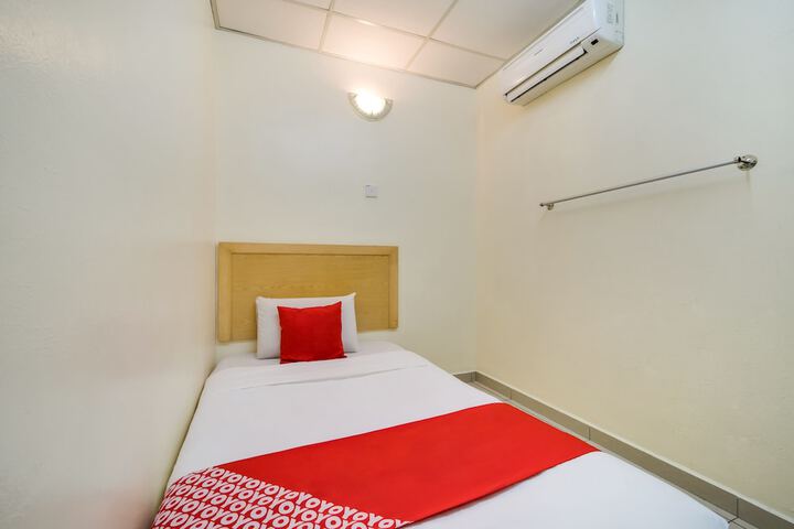 Room 16 of 34