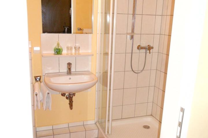 Room 16 of 25