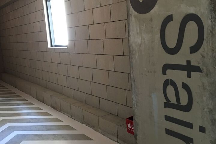 Room 16 of 107