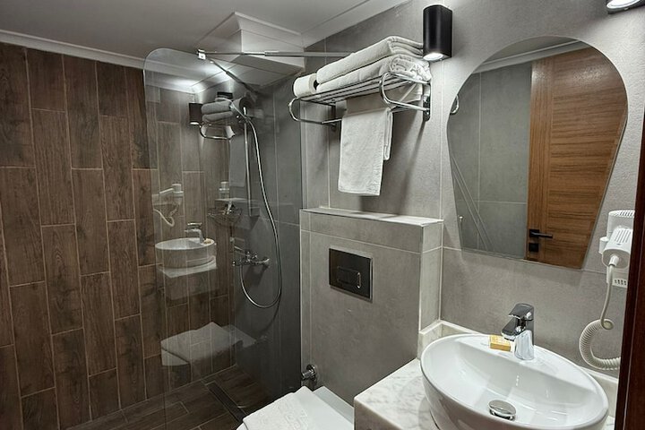 Room 25 of 31