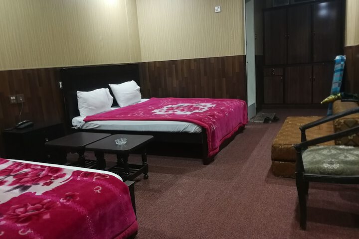 Room 4 of 10