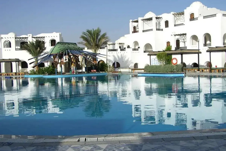 Pool 5 of 6