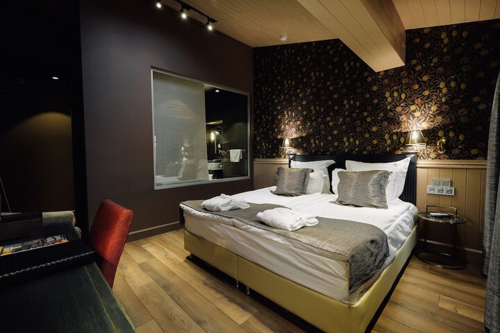 Room 10 of 73