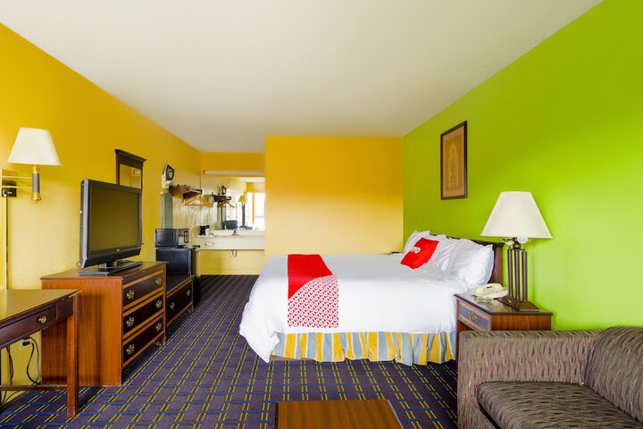 1 King Bed (9 of 13)