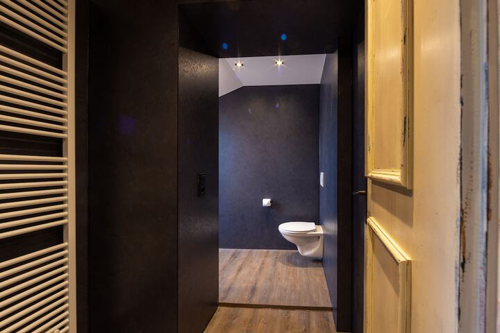 Room 26 of 103