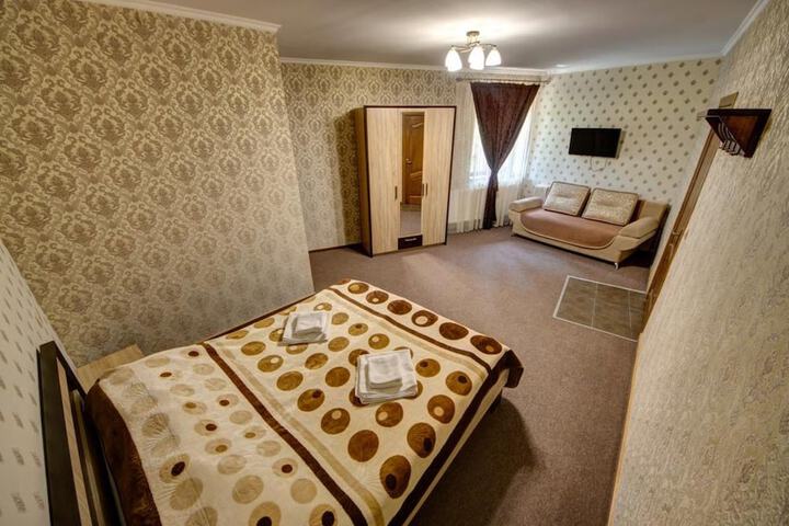 Room 16 of 48