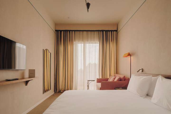 Room 17 of 42