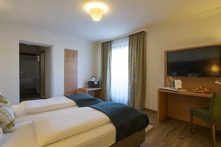 Room 8 of 81