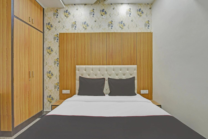 Room 6 of 16