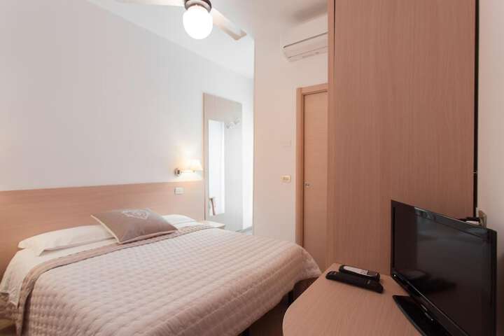 Room 12 of 61
