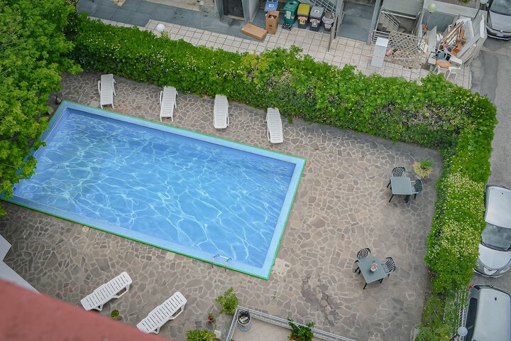 Pool 41 of 76