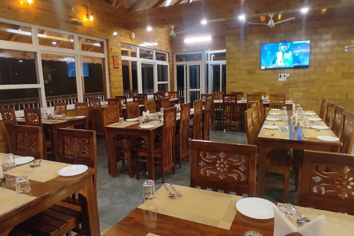 Dining 42 of 92