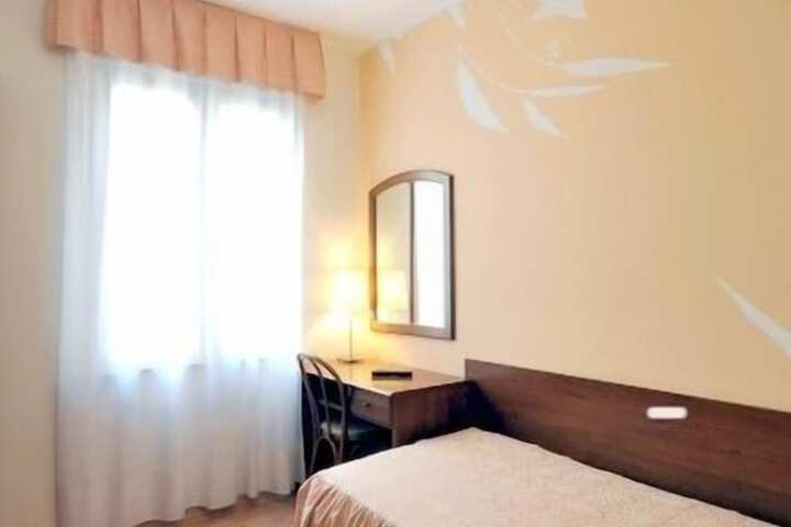 Room 9 of 41