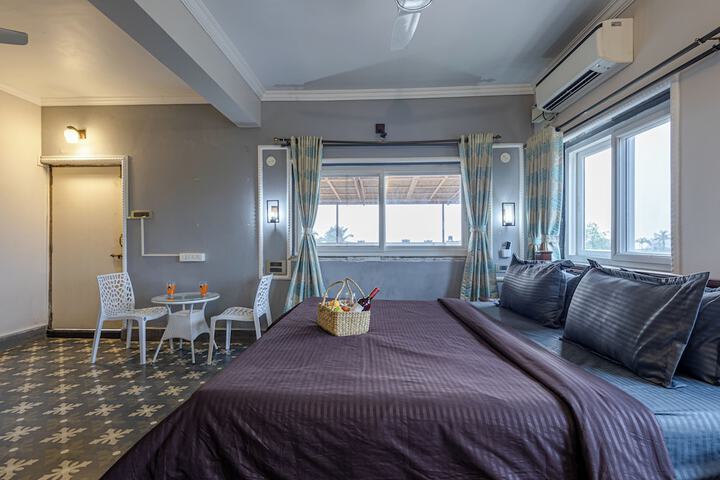 Room 2 of 5