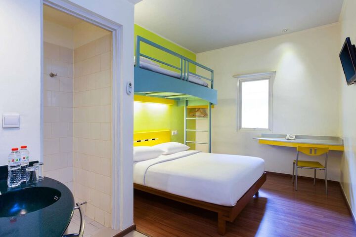 Room 11 of 24