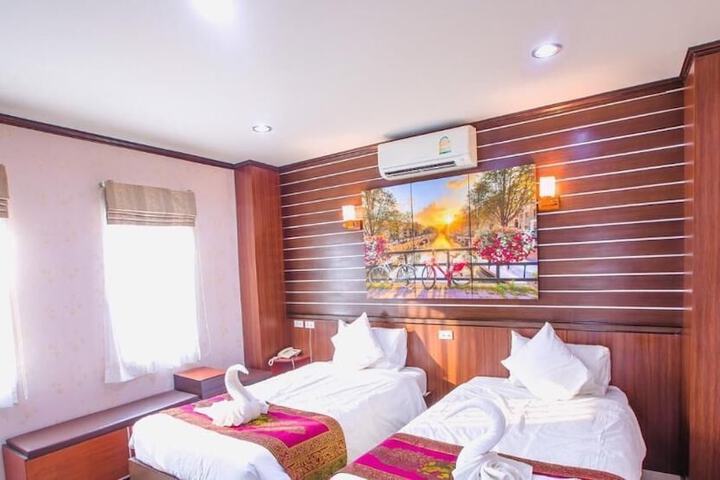 Room 4 of 17