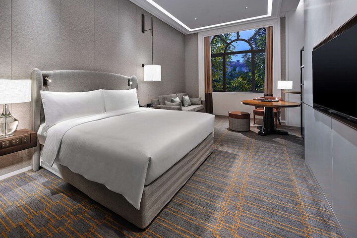 Room 20 of 65