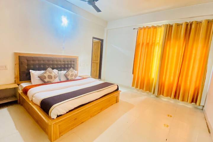 Room 3 of 21