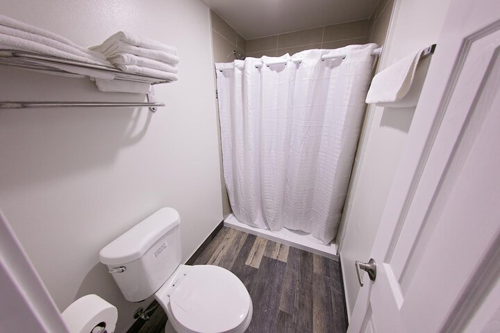 Standard Room, King or Two Doubles (3 of 9)