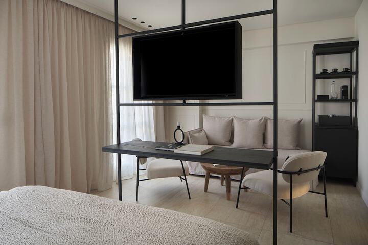 Room 10 of 43
