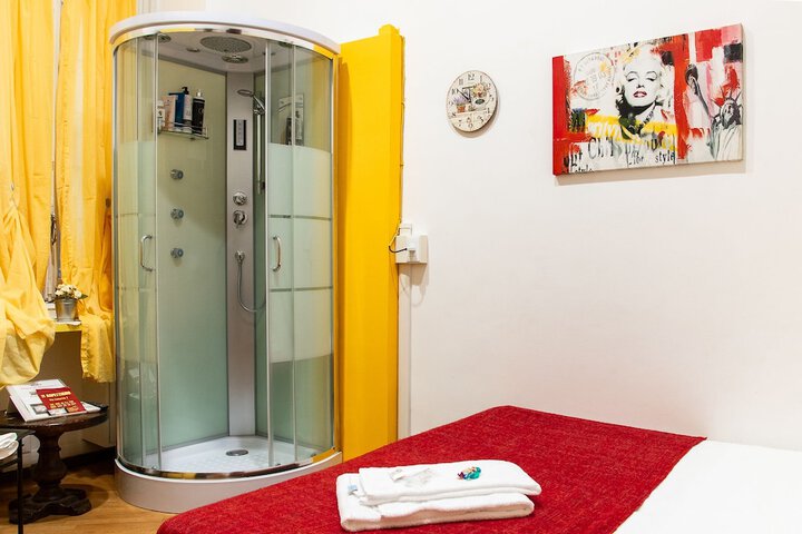 Room 3 of 80