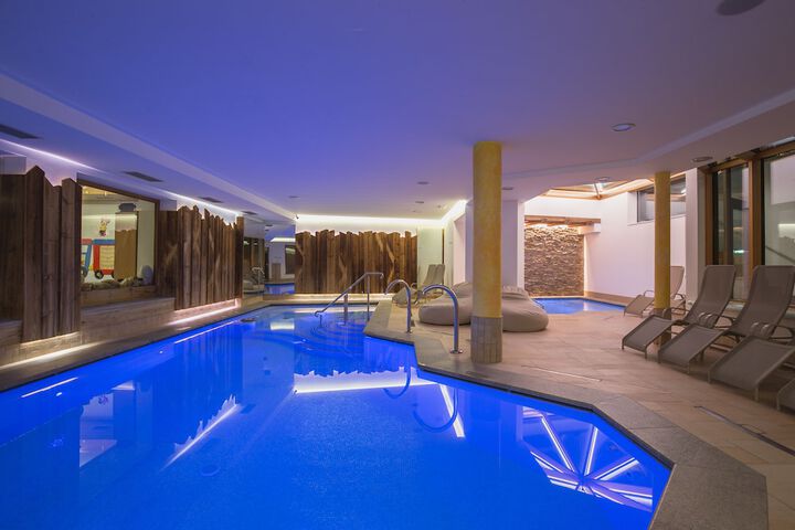 Pool Hotel