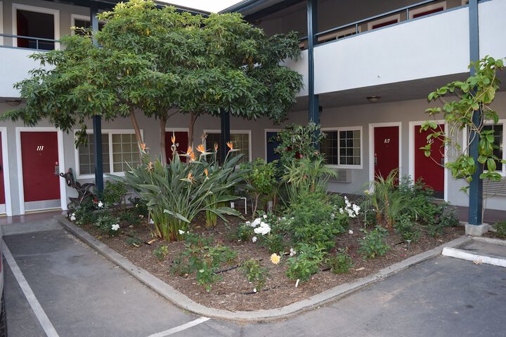 Hotel Exterior 20 of 32