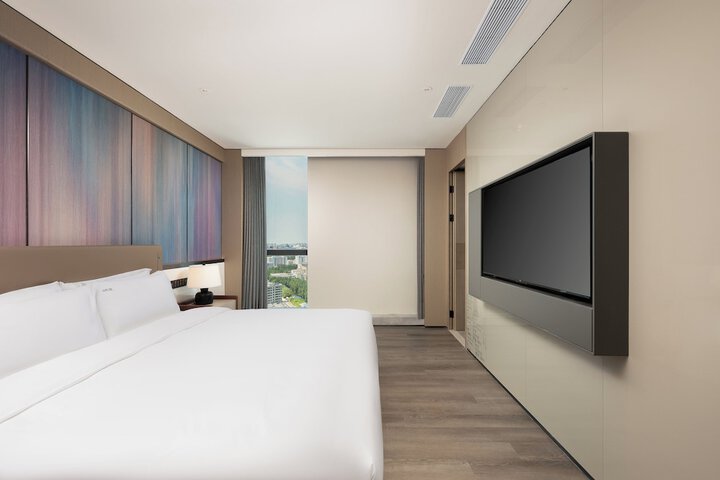 Room 10 of 83