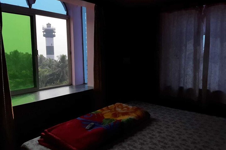 Room 8 of 10