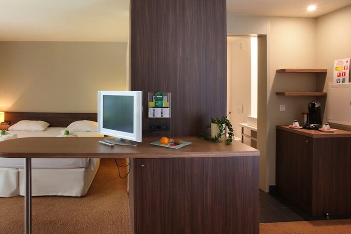 Room 12 of 41