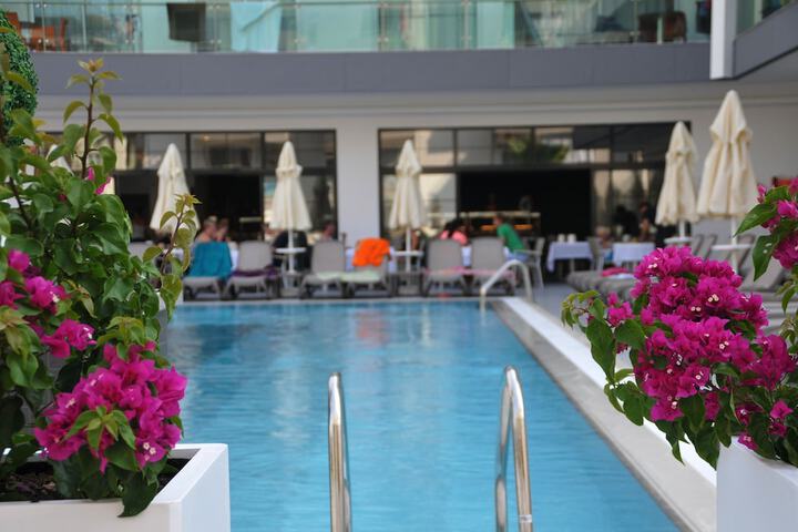 Pool Hotel