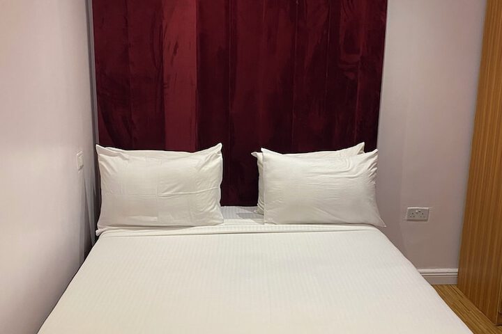 Room 11 of 33