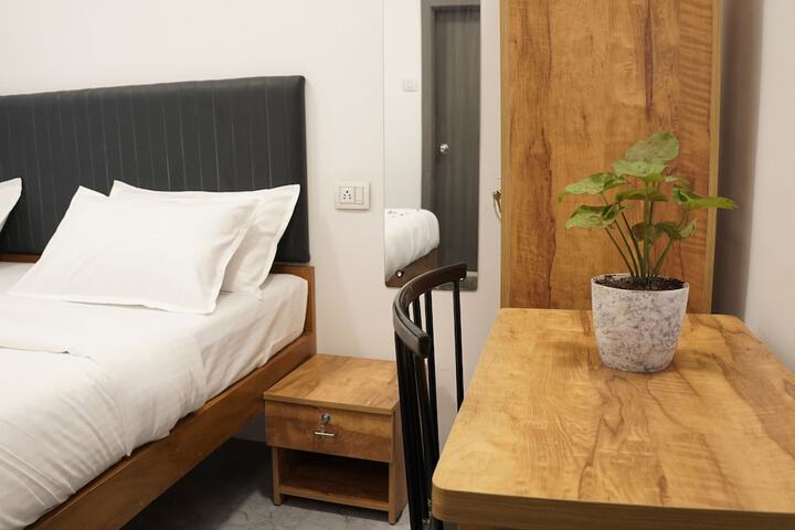 Room 9 of 29