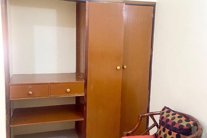 Room 13 of 27