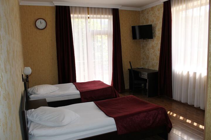 Room 17 of 33