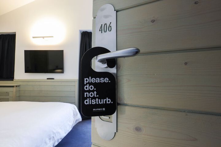 Room 9 of 34