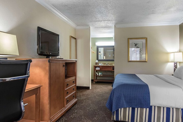 Room 13 of 41