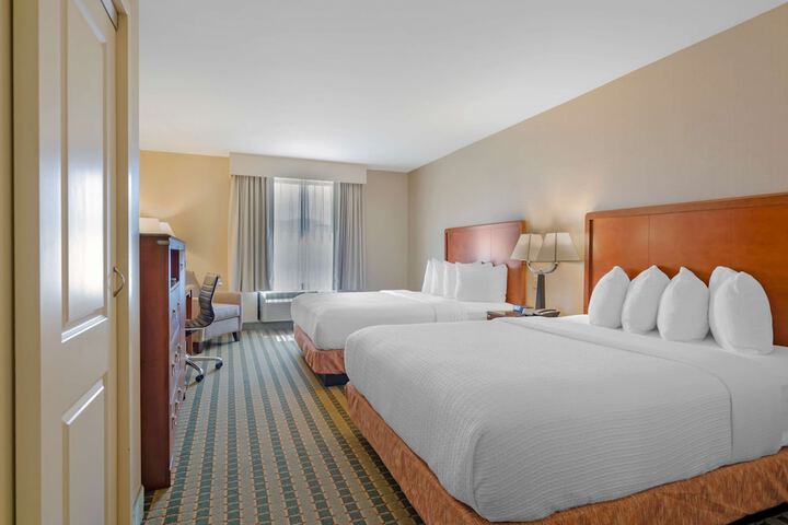 2 Queen Beds High Speed Internet 1st Flr Micro Refridgerator Full Breakfast (5 of 11)
