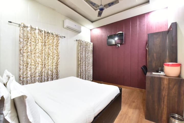 Room 8 of 17
