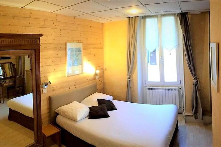 Room 3 of 60