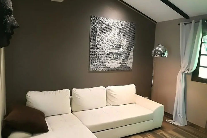 Room 2 of 11