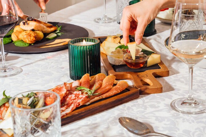 Dining 27 of 37