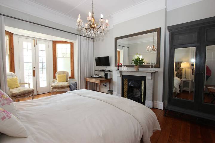 Room 4 of 40