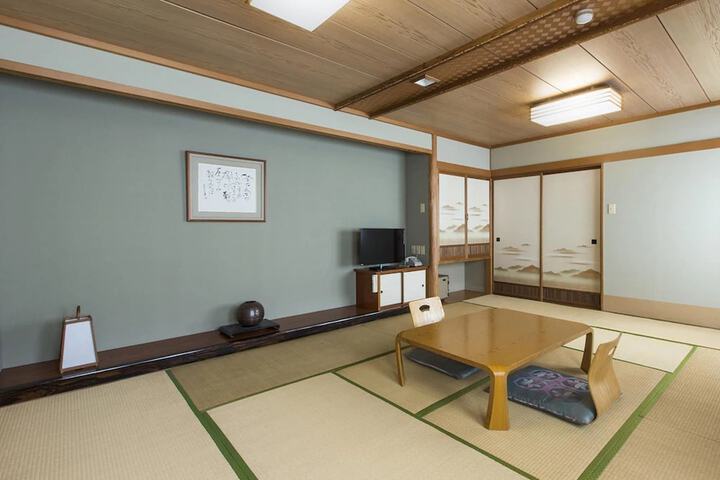 Room 7 of 34