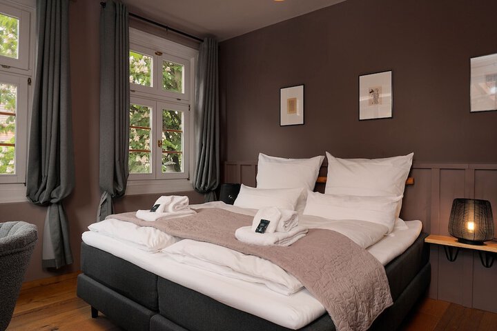 Room 2 of 36