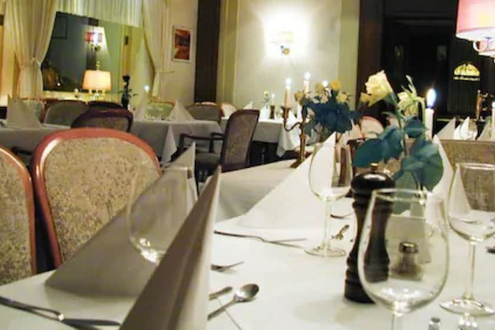 Dining 27 of 47
