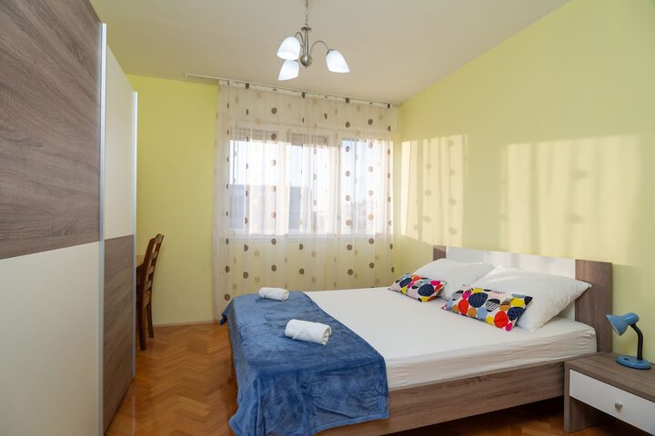 Room 5 of 19