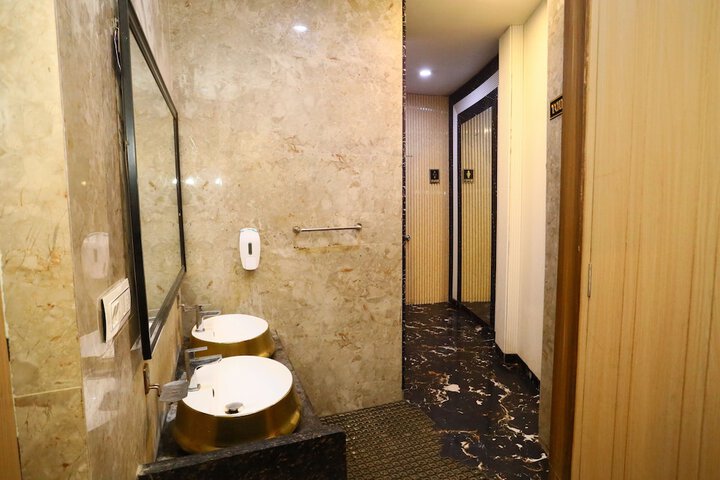 Room 28 of 42