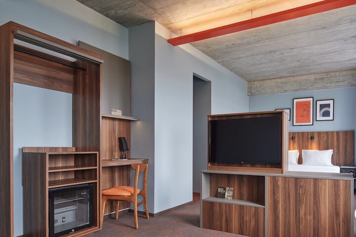 Room 10 of 53