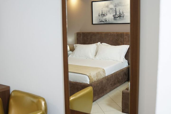 Room 13 of 72